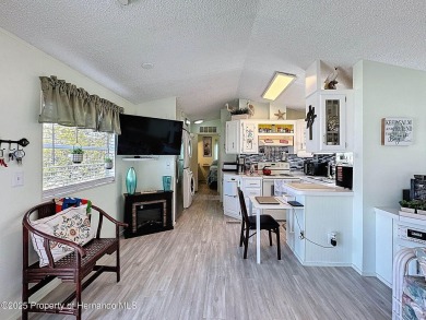 Welcome Snowbirds or Permanent Residents, 1 bedroom, 1 bath with on Glen Lakes Country Club in Florida - for sale on GolfHomes.com, golf home, golf lot