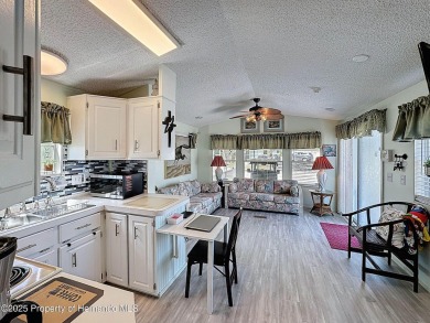 Welcome Snowbirds or Permanent Residents, 1 bedroom, 1 bath with on Glen Lakes Country Club in Florida - for sale on GolfHomes.com, golf home, golf lot