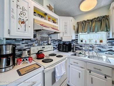 Welcome Snowbirds or Permanent Residents, 1 bedroom, 1 bath with on Glen Lakes Country Club in Florida - for sale on GolfHomes.com, golf home, golf lot