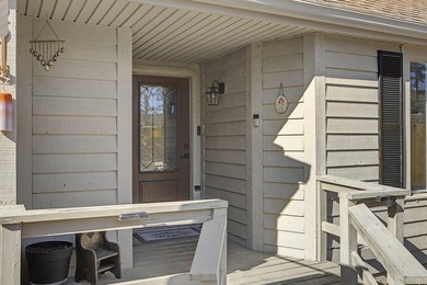 Welcome home to 29 Woodhill Place, tucked away on a quiet street on Houndslake Country Club in South Carolina - for sale on GolfHomes.com, golf home, golf lot