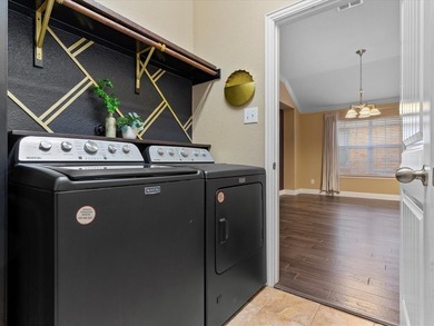 Beautiful floorplan in the highly desirable Woodbridge HOA! on Woodbridge Golf Club in Texas - for sale on GolfHomes.com, golf home, golf lot