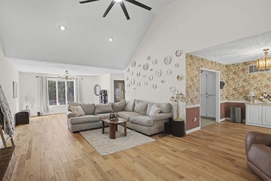 Welcome home to 29 Woodhill Place, tucked away on a quiet street on Houndslake Country Club in South Carolina - for sale on GolfHomes.com, golf home, golf lot