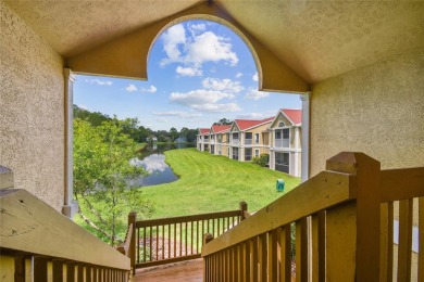 Spacious END UNIT with 3 bedrooms and 2 full bathrooms WITH A on Hunters Green Country Club in Florida - for sale on GolfHomes.com, golf home, golf lot