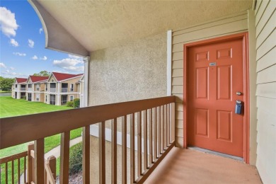Spacious END UNIT with 3 bedrooms and 2 full bathrooms WITH A on Hunters Green Country Club in Florida - for sale on GolfHomes.com, golf home, golf lot