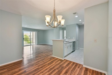 Spacious END UNIT with 3 bedrooms and 2 full bathrooms WITH A on Hunters Green Country Club in Florida - for sale on GolfHomes.com, golf home, golf lot
