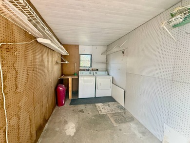 Home is located in Water Oak Country Club Estates in Lady Lake on Water Oak Country Club Estates in Florida - for sale on GolfHomes.com, golf home, golf lot