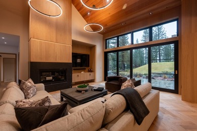 Just off the 18th tee box, Par 5 is a refined mountain retreat on Lahontan Golf Club - Lahontan in California - for sale on GolfHomes.com, golf home, golf lot