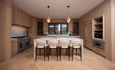 Just off the 18th tee box, Par 5 is a refined mountain retreat on Lahontan Golf Club - Lahontan in California - for sale on GolfHomes.com, golf home, golf lot