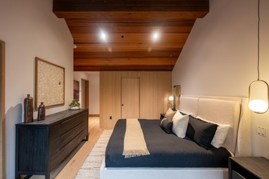 Just off the 18th tee box, Par 5 is a refined mountain retreat on Lahontan Golf Club - Lahontan in California - for sale on GolfHomes.com, golf home, golf lot