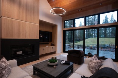 Just off the 18th tee box, Par 5 is a refined mountain retreat on Lahontan Golf Club - Lahontan in California - for sale on GolfHomes.com, golf home, golf lot