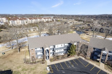 Turn-key nightly rental in Pointe Royale Condo Community steps on Pointe Royale Village Country Club in Missouri - for sale on GolfHomes.com, golf home, golf lot