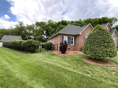 You'll fall in love with this beautiful, spacious home on a on CrossWinds Golf Course in Kentucky - for sale on GolfHomes.com, golf home, golf lot