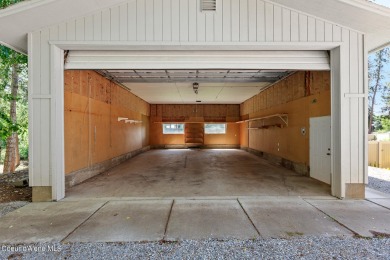 This beautifully updated 4 bed / 3 bath home sits on a spacious on Hayden Lake Country Club in Idaho - for sale on GolfHomes.com, golf home, golf lot