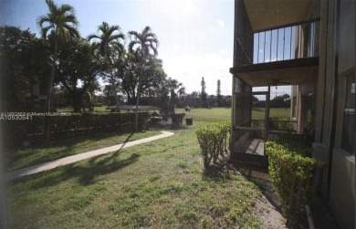 MOTIVATED SELLER! Well maintained in move-in condition! Tile on Inverrary Country Club in Florida - for sale on GolfHomes.com, golf home, golf lot