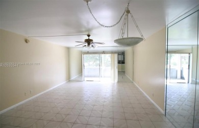 MOTIVATED SELLER! Well maintained in move-in condition! Tile on Inverrary Country Club in Florida - for sale on GolfHomes.com, golf home, golf lot