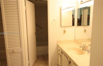 MOTIVATED SELLER! Well maintained in move-in condition! Tile on Inverrary Country Club in Florida - for sale on GolfHomes.com, golf home, golf lot