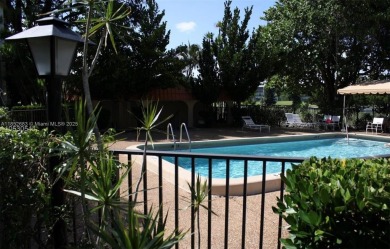 MOTIVATED SELLER! Well maintained in move-in condition! Tile on Inverrary Country Club in Florida - for sale on GolfHomes.com, golf home, golf lot