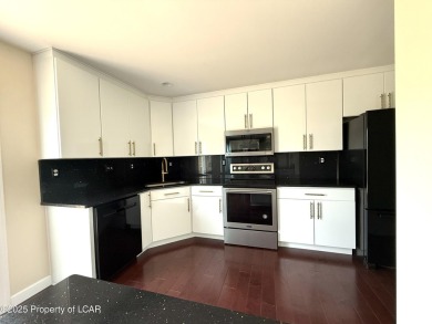 Move-in ready 3 bedroom, 2.5 bath updated & upgraded condo in on Sand Springs Country Club in Pennsylvania - for sale on GolfHomes.com, golf home, golf lot