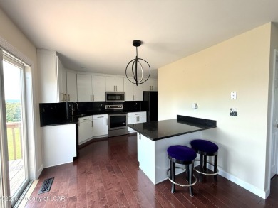Move-in ready 3 bedroom, 2.5 bath updated & upgraded condo in on Sand Springs Country Club in Pennsylvania - for sale on GolfHomes.com, golf home, golf lot
