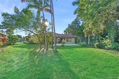 Gorgeous home on 1/4 acre corner lot in Martin Downs. 3 BR plus on Martin Downs Country Club in Florida - for sale on GolfHomes.com, golf home, golf lot