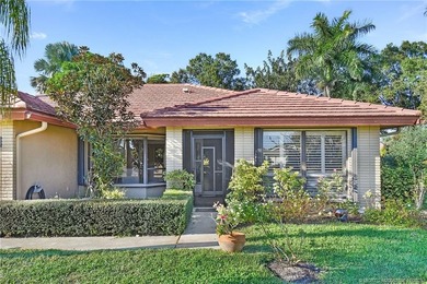 Gorgeous home on 1/4 acre corner lot in Martin Downs. 3 BR plus on Martin Downs Country Club in Florida - for sale on GolfHomes.com, golf home, golf lot