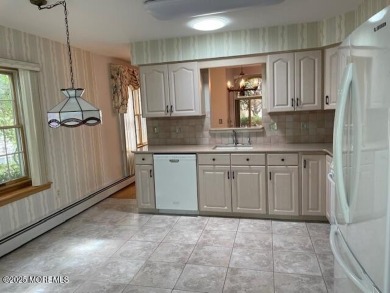 Welcome to Greenbriar Woodlands adult community . This 2 bedroom on Greenbriar Woodlands in New Jersey - for sale on GolfHomes.com, golf home, golf lot