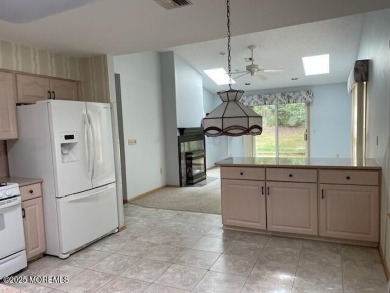Welcome to Greenbriar Woodlands adult community . This 2 bedroom on Greenbriar Woodlands in New Jersey - for sale on GolfHomes.com, golf home, golf lot