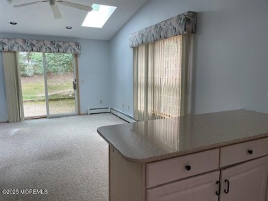 Welcome to Greenbriar Woodlands adult community . This 2 bedroom on Greenbriar Woodlands in New Jersey - for sale on GolfHomes.com, golf home, golf lot
