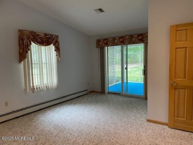 Welcome to Greenbriar Woodlands adult community . This 2 bedroom on Greenbriar Woodlands in New Jersey - for sale on GolfHomes.com, golf home, golf lot