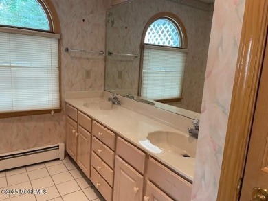 Welcome to Greenbriar Woodlands adult community . This 2 bedroom on Greenbriar Woodlands in New Jersey - for sale on GolfHomes.com, golf home, golf lot