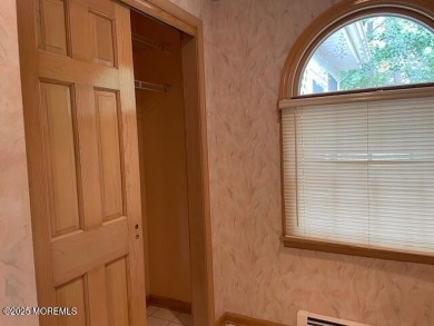 Welcome to Greenbriar Woodlands adult community . This 2 bedroom on Greenbriar Woodlands in New Jersey - for sale on GolfHomes.com, golf home, golf lot