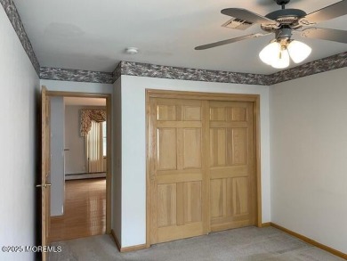 Welcome to Greenbriar Woodlands adult community . This 2 bedroom on Greenbriar Woodlands in New Jersey - for sale on GolfHomes.com, golf home, golf lot