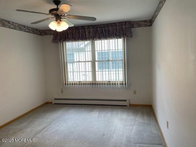 Welcome to Greenbriar Woodlands adult community . This 2 bedroom on Greenbriar Woodlands in New Jersey - for sale on GolfHomes.com, golf home, golf lot