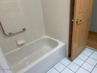 Welcome to Greenbriar Woodlands adult community . This 2 bedroom on Greenbriar Woodlands in New Jersey - for sale on GolfHomes.com, golf home, golf lot