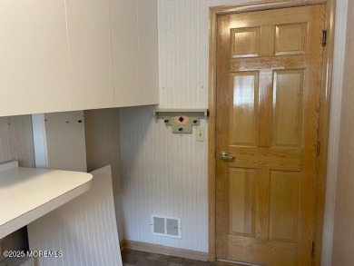 Welcome to Greenbriar Woodlands adult community . This 2 bedroom on Greenbriar Woodlands in New Jersey - for sale on GolfHomes.com, golf home, golf lot