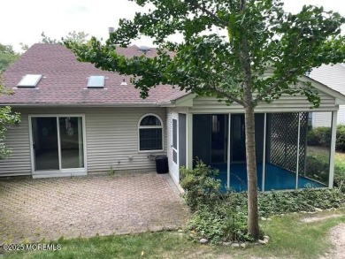 Welcome to Greenbriar Woodlands adult community . This 2 bedroom on Greenbriar Woodlands in New Jersey - for sale on GolfHomes.com, golf home, golf lot