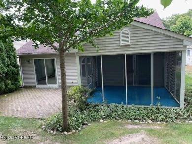 Welcome to Greenbriar Woodlands adult community . This 2 bedroom on Greenbriar Woodlands in New Jersey - for sale on GolfHomes.com, golf home, golf lot