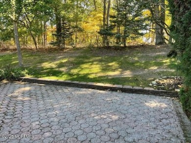 Welcome to Greenbriar Woodlands adult community . This 2 bedroom on Greenbriar Woodlands in New Jersey - for sale on GolfHomes.com, golf home, golf lot