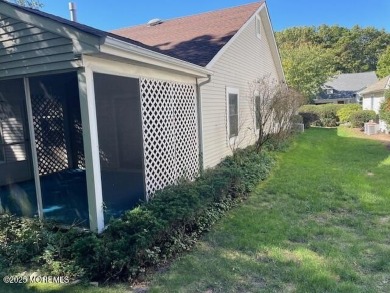 Welcome to Greenbriar Woodlands adult community . This 2 bedroom on Greenbriar Woodlands in New Jersey - for sale on GolfHomes.com, golf home, golf lot