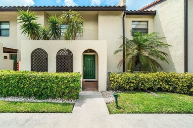 Welcome to this light and bright 2BR/2.5BA lakefront townhouse on Boca Lago Golf and Country Club in Florida - for sale on GolfHomes.com, golf home, golf lot