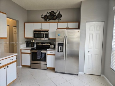 Lovely 3BR/2BA/2CG villa in the gated community of Summerfield on Champions Club at Summerfield in Florida - for sale on GolfHomes.com, golf home, golf lot