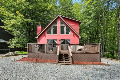 This beautifully maintained 3-bedroom, 2-bath chalet is tucked on The Hideout Golf in Pennsylvania - for sale on GolfHomes.com, golf home, golf lot