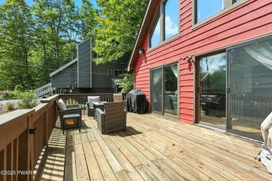This beautifully maintained 3-bedroom, 2-bath chalet is tucked on The Hideout Golf in Pennsylvania - for sale on GolfHomes.com, golf home, golf lot