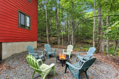 This beautifully maintained 3-bedroom, 2-bath chalet is tucked on The Hideout Golf in Pennsylvania - for sale on GolfHomes.com, golf home, golf lot