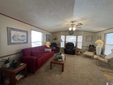 Welcome to easy living! This cozy and clean 2 bed, 2 bath on Butterfield Golf Course in Arizona - for sale on GolfHomes.com, golf home, golf lot