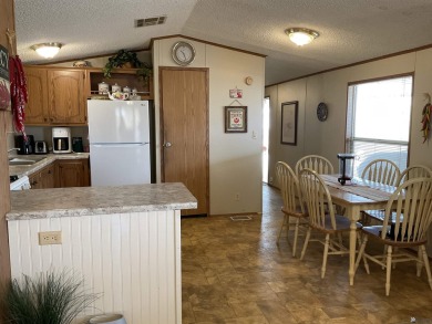 Welcome to easy living! This cozy and clean 2 bed, 2 bath on Butterfield Golf Course in Arizona - for sale on GolfHomes.com, golf home, golf lot