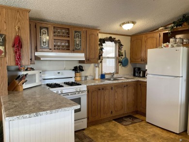 Welcome to easy living! This cozy and clean 2 bed, 2 bath on Butterfield Golf Course in Arizona - for sale on GolfHomes.com, golf home, golf lot