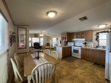 Welcome to easy living! This cozy and clean 2 bed, 2 bath on Butterfield Golf Course in Arizona - for sale on GolfHomes.com, golf home, golf lot