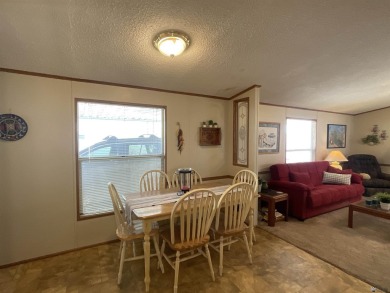 Welcome to easy living! This cozy and clean 2 bed, 2 bath on Butterfield Golf Course in Arizona - for sale on GolfHomes.com, golf home, golf lot