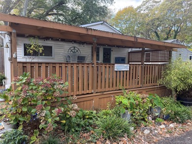 Recently renovated 2 bedroom cottage located in the desirable on Baiting Hollow Club in New York - for sale on GolfHomes.com, golf home, golf lot